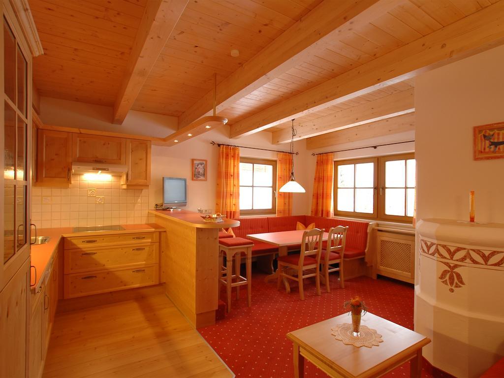 Hotel Garni Romantika Serfaus Rom bilde